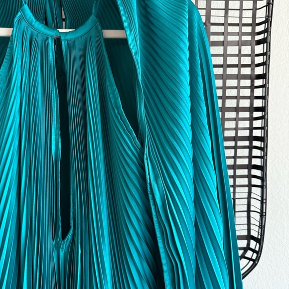 L’IDEE Boheme gown pleated maxi dress with cape in Jewel - Picture 10 of 16